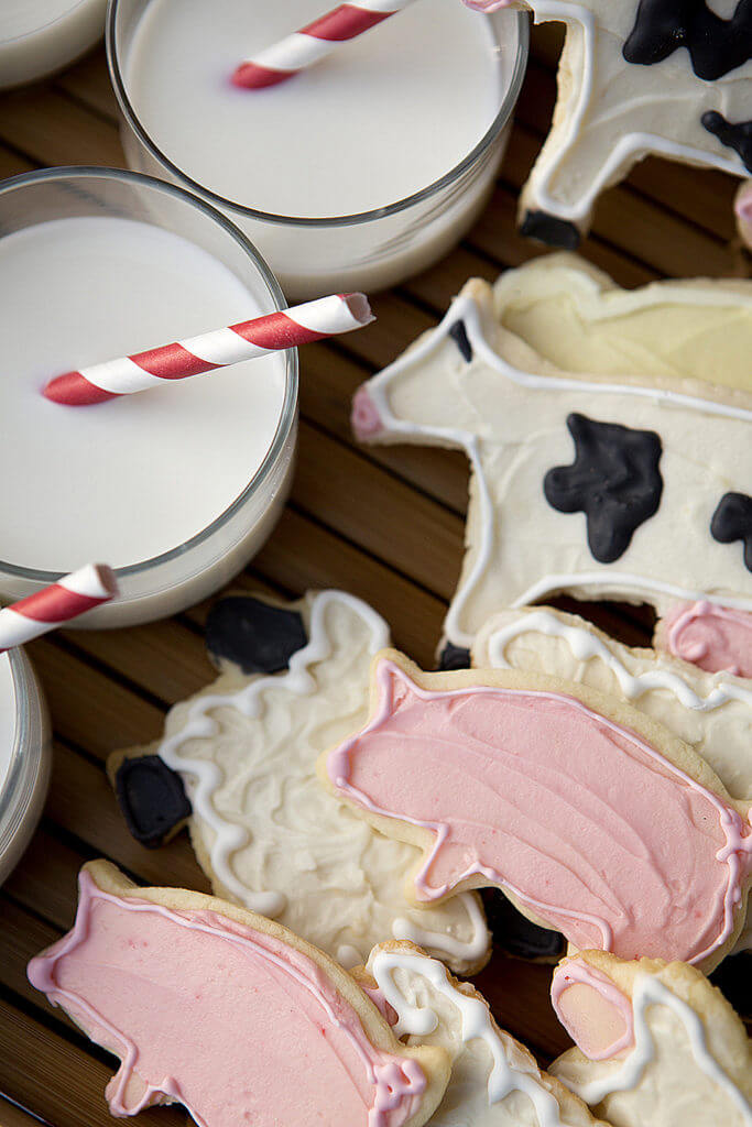Summer time is fun time with sugar cookies shaped like cute farm animals! The classic sugar cookie never goes out of style 