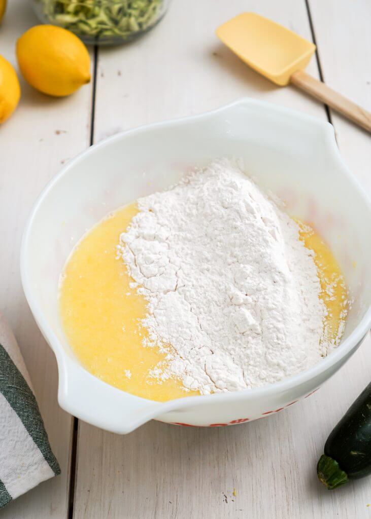 How to Make a Lemon Zucchini Cake